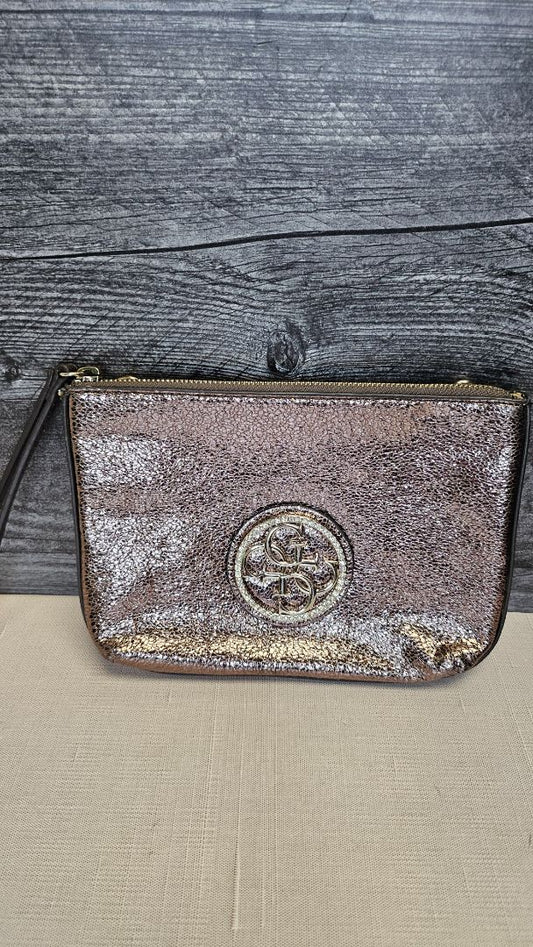 Guess  Metallic Clutch (21cmx15cmx1.5cm)