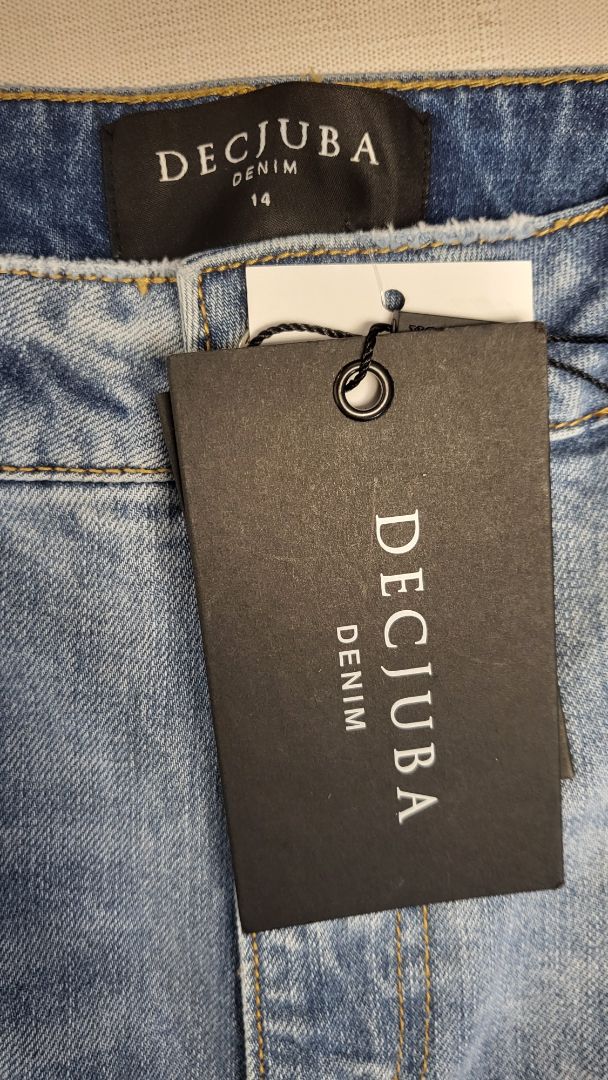 Decjuba Distressed Mullet Hem Jean BNWT (14)