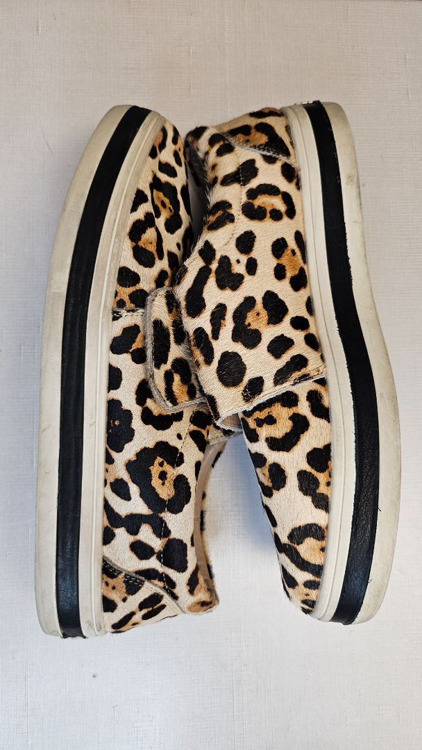 Deuce  Animal Print Sneaker (42)