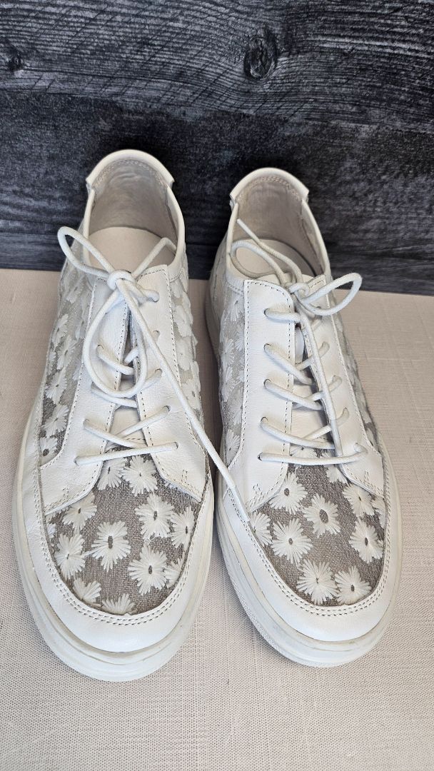 Gelato White Lace Sneaker (41)