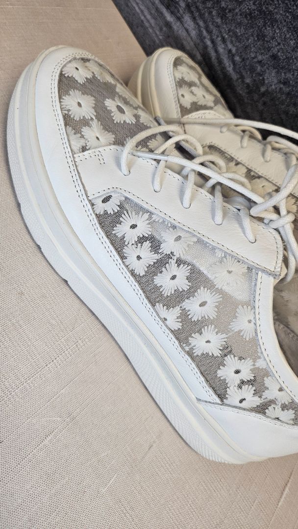 Gelato White Lace Sneaker (41)