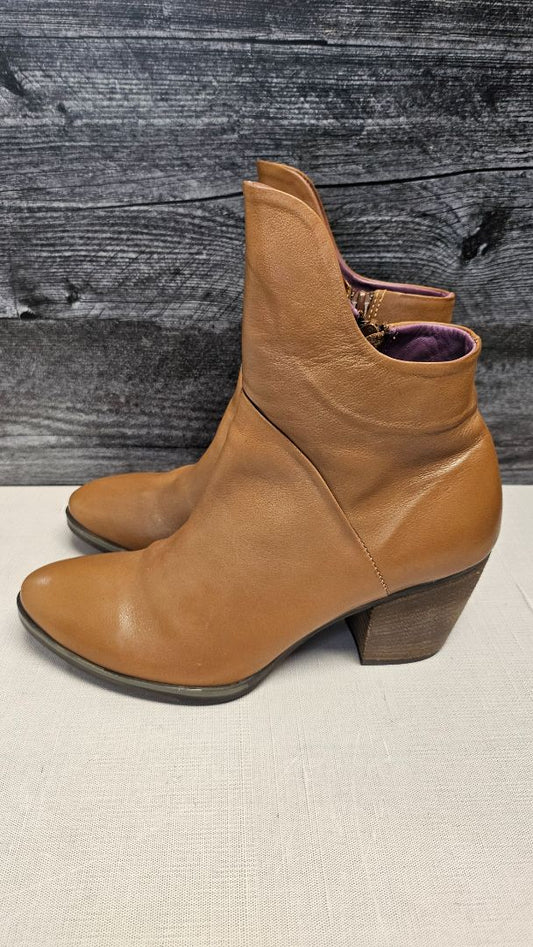 Bueno Tan Ankle Boots NEW (40)