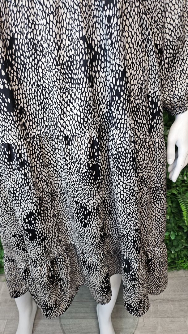Isla-Maree B/W Patterned Dress (22)