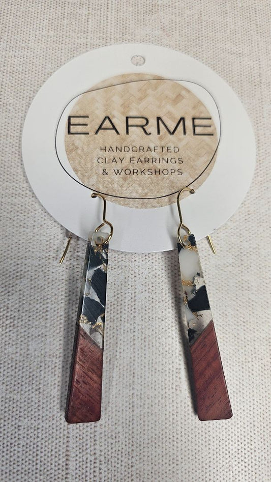 Earme  Resin/Wood Earring NEW