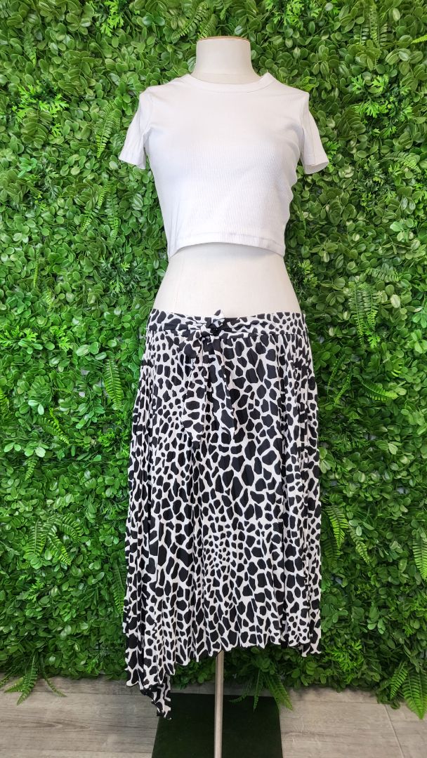 Portmans B/W Pleated Skirt (16)