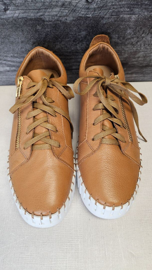 Django & Juliette Tan Leather Sneaker (41)