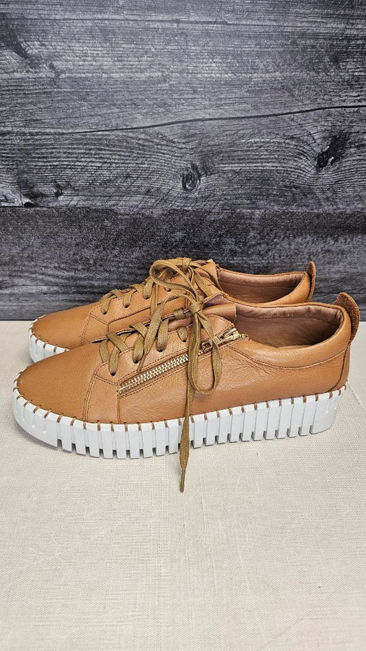Django & Juliette Tan Leather Sneaker (41)