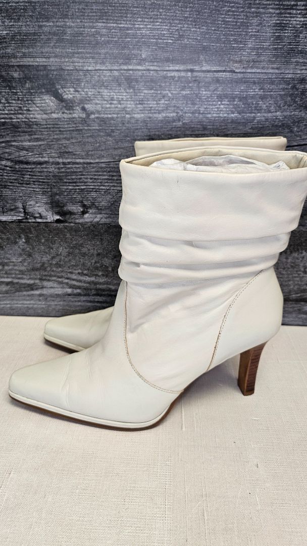 Amanda Smilth Cream Leather Slouch Boot (39)