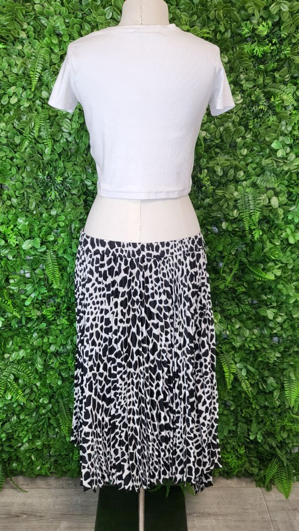 Portmans B/W Pleated Skirt (16)