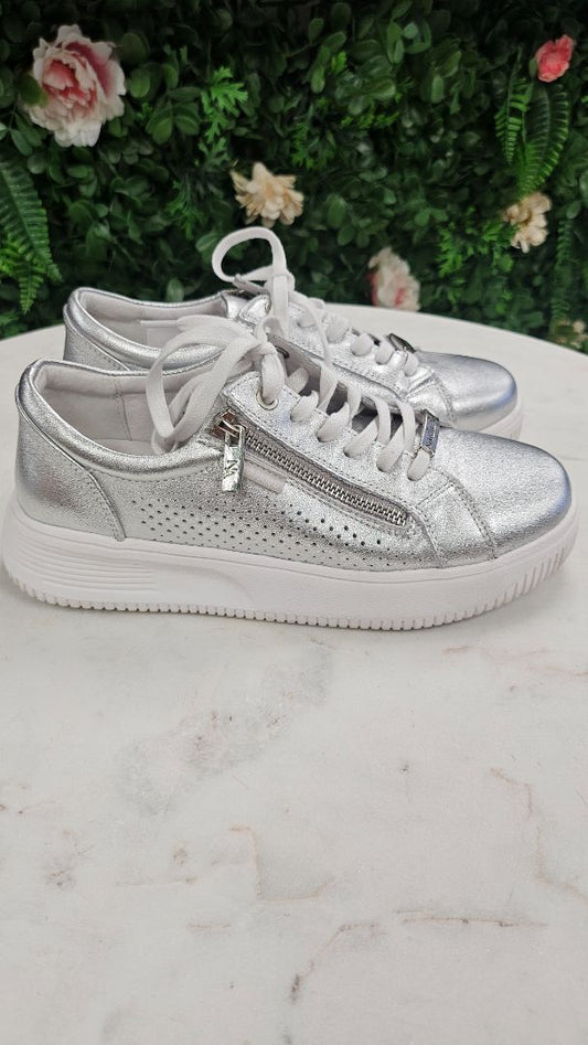Naked Arches  Silver Metalic Sneaker (38)