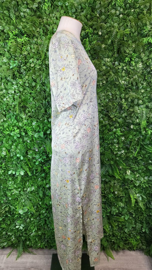 Leo+Be Sage Green Floral Dress (12)