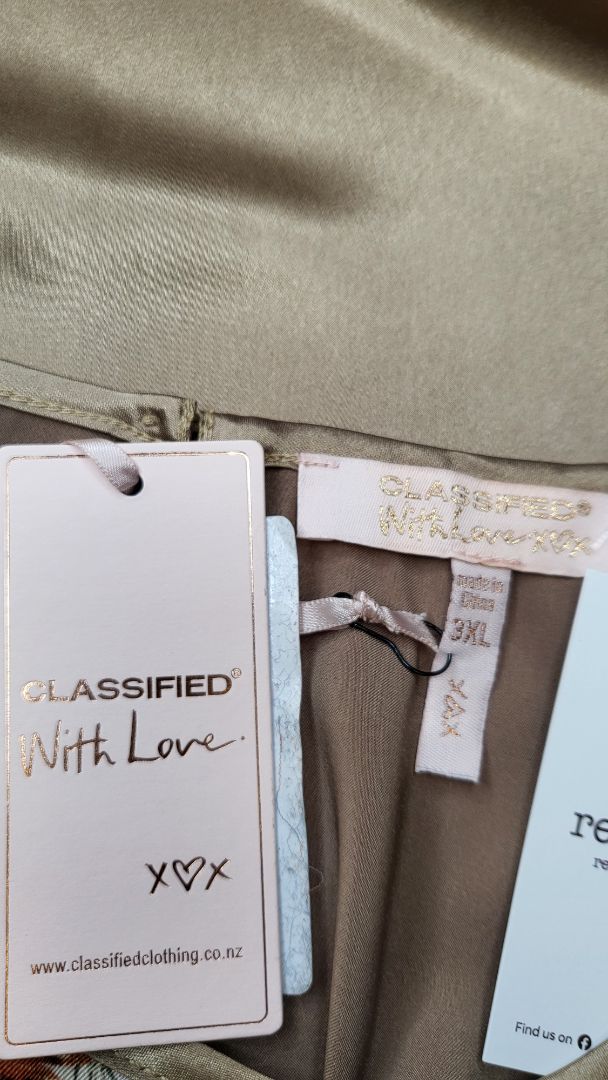 Classified With Love Floral Satin Blouse BNWT (18)