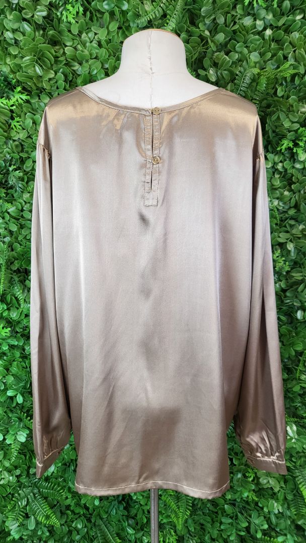 Classified With Love Floral Satin Blouse BNWT (18)