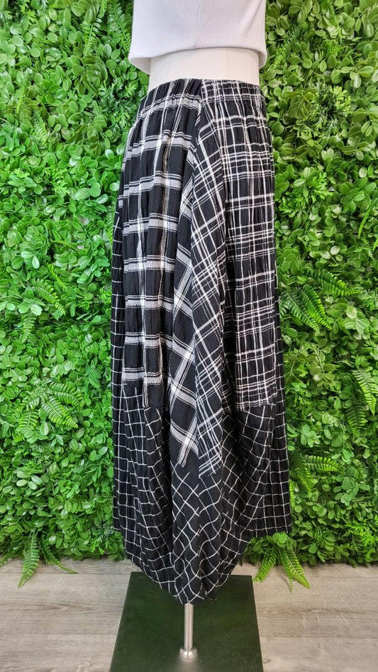 Sahara Black/White Tulip Skirt (16)