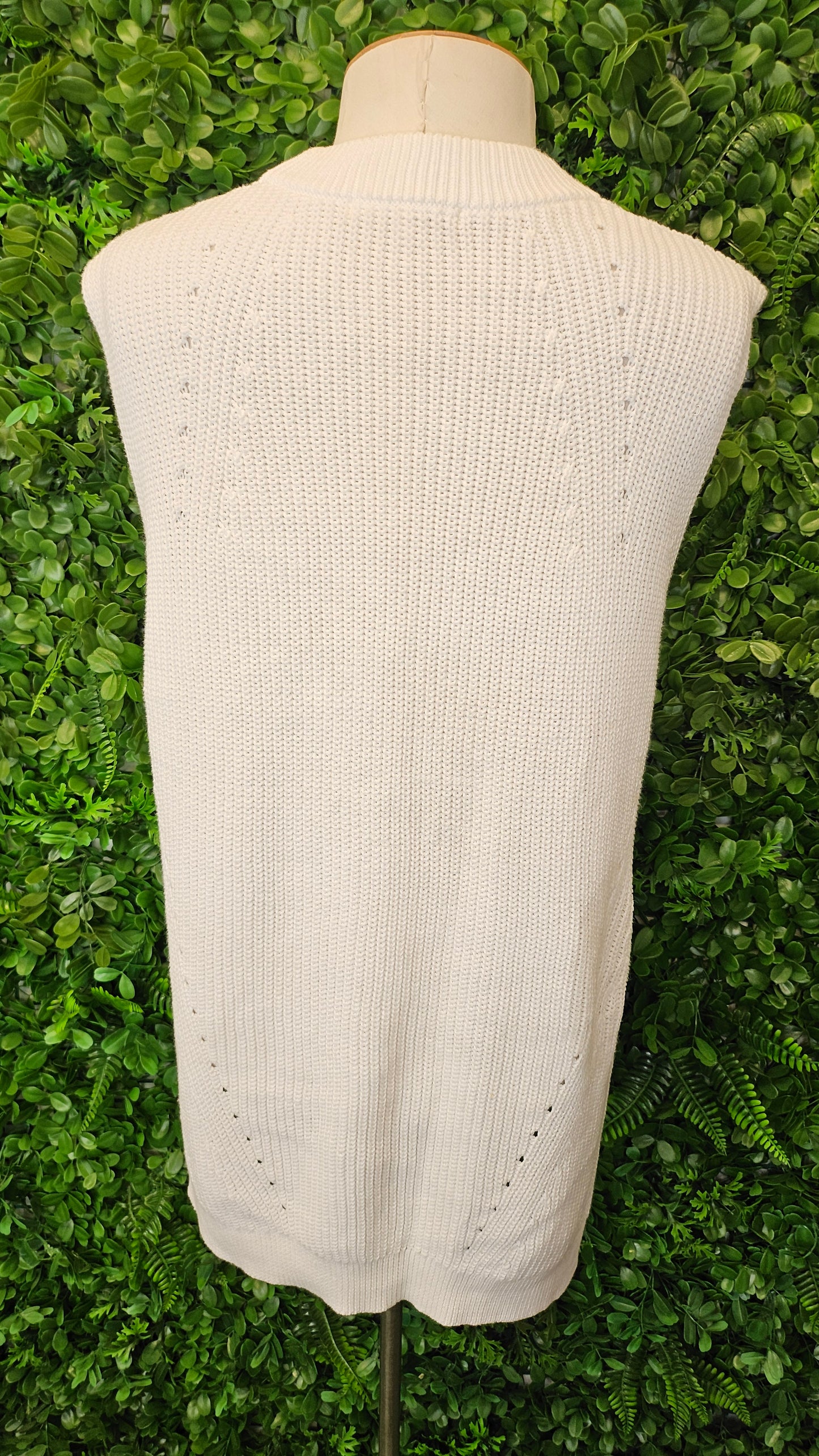 Uniqlo Ivory White Sleeveless Knit Vest (14)