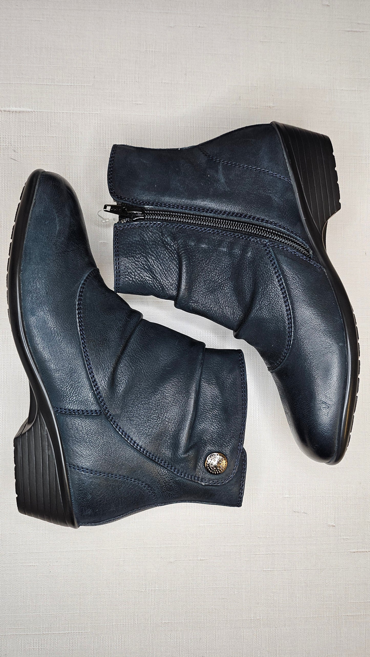 Pavers Navy Leather Ankle Boot BNWT (37)