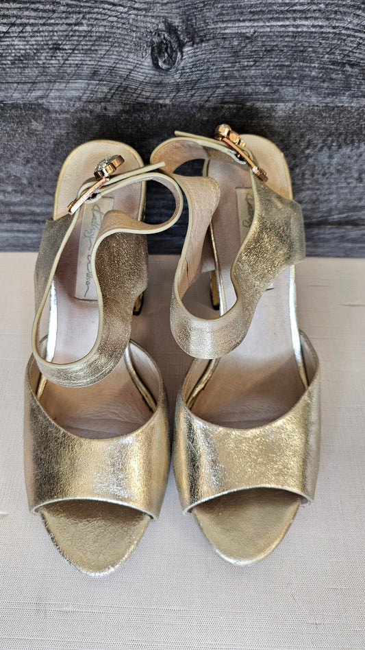 Kathryn Wilson Gold Metallic Leather Heel (39)