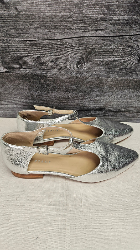 Mi Piaci Silver Metallic Flat Sandal (40)