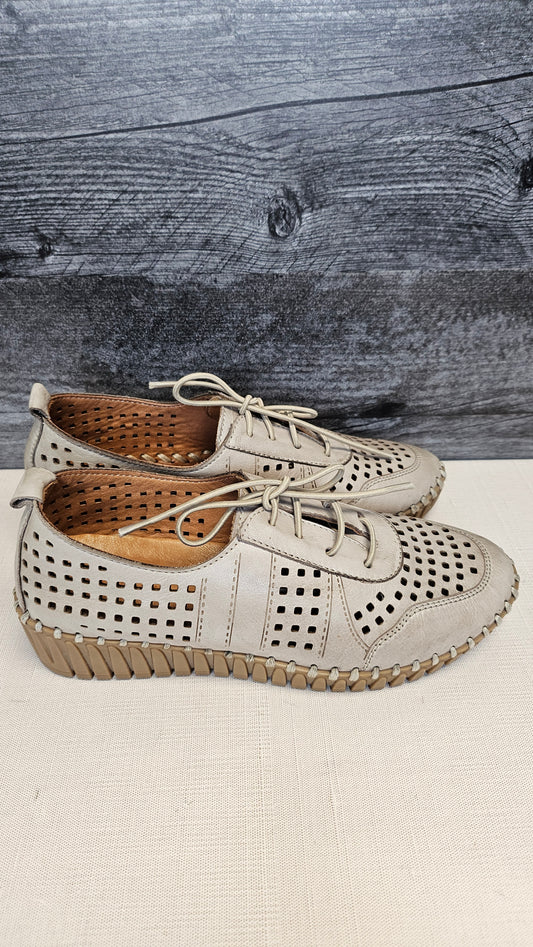 Beltrami Taupe Lace Up Flats (36)