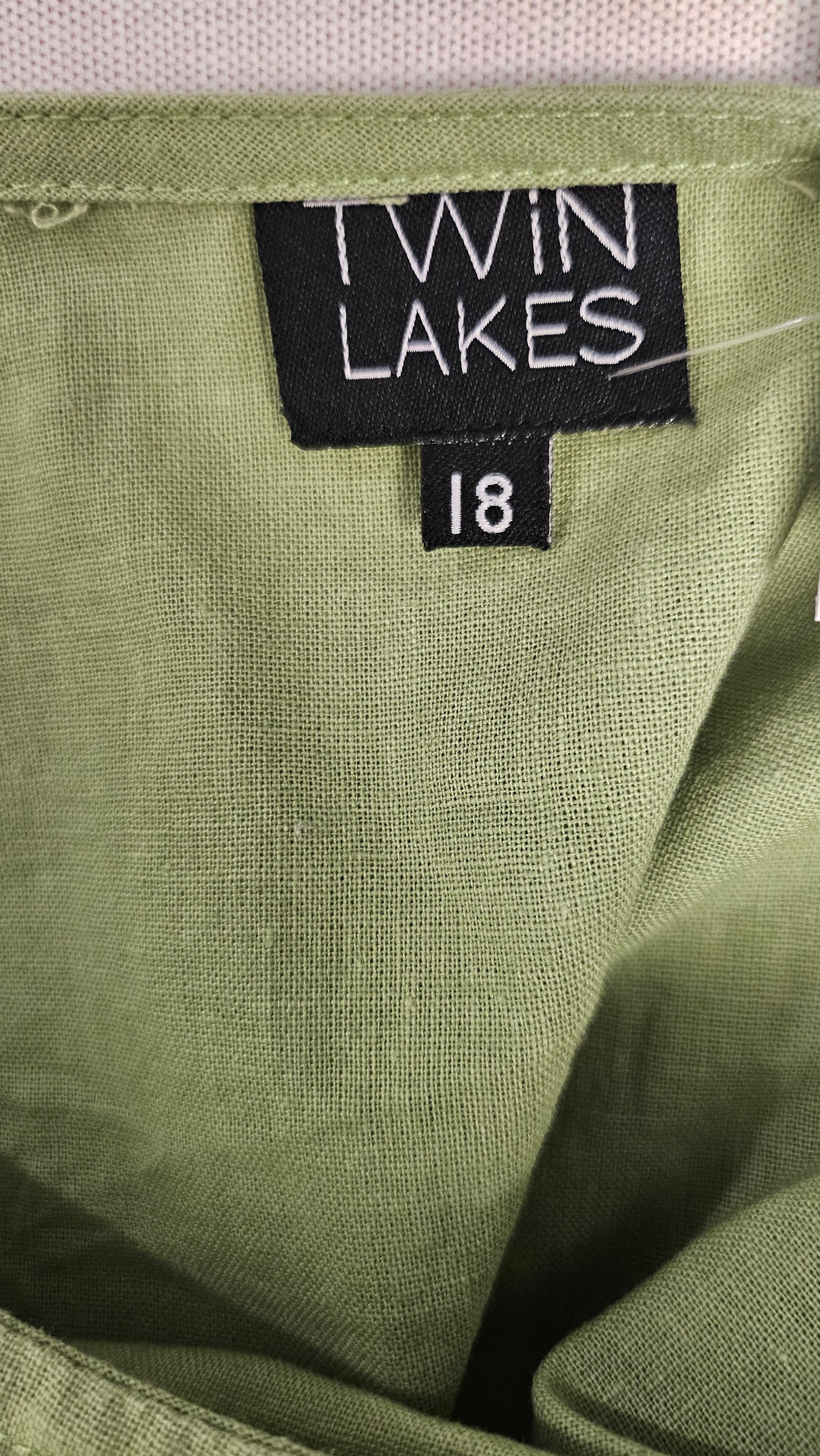 Twin Lakes Apple Green Linen Blend Top (18)