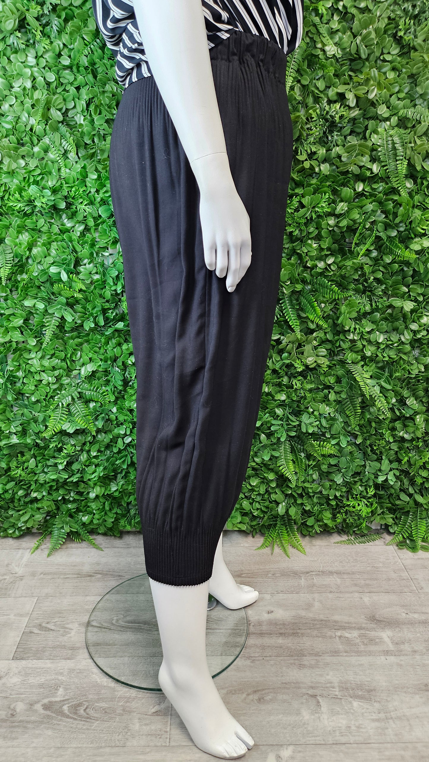 TS Black Crop Pant (16-18)