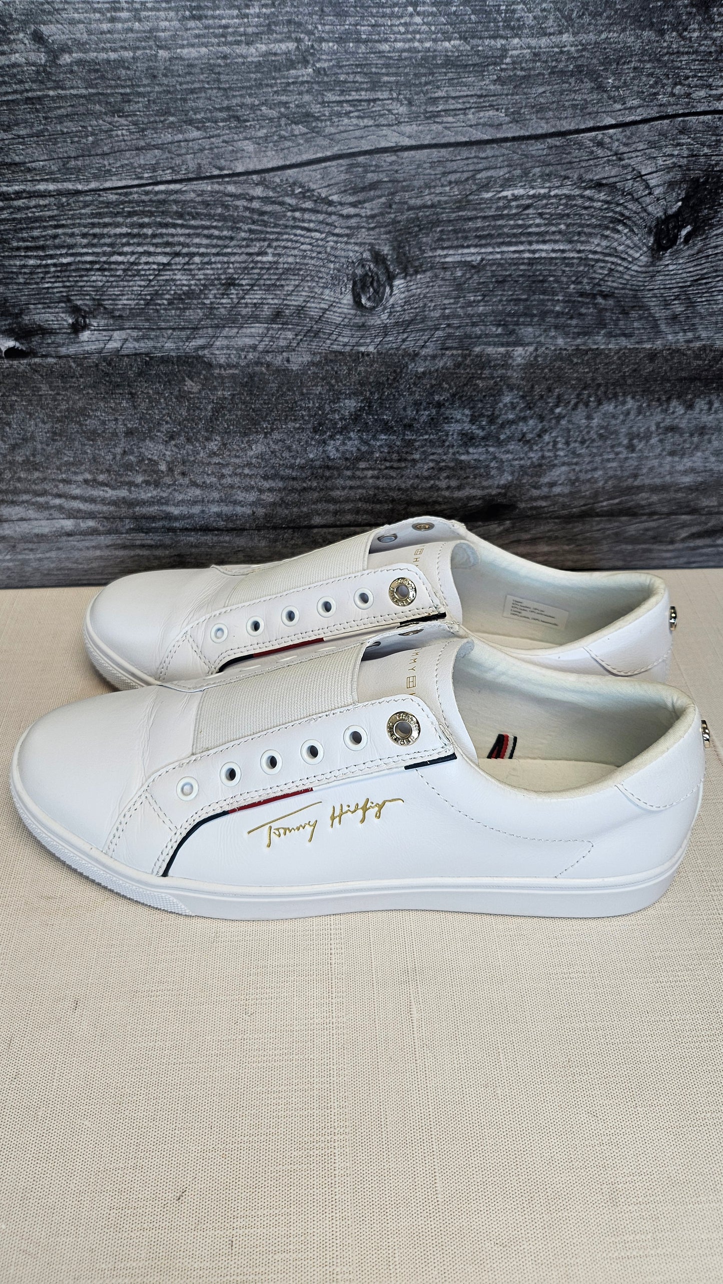 Tommy Hilfiger  White Sneakers (40)