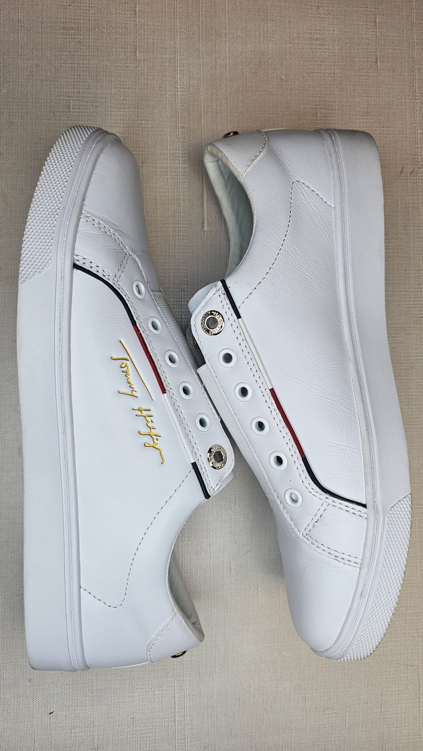 Tommy Hilfiger  White Sneakers (40)