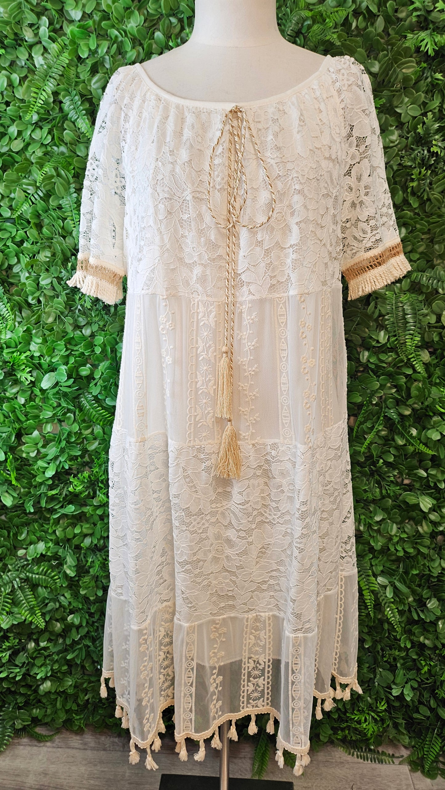 Made In Italy Cream Lace Dress (14)