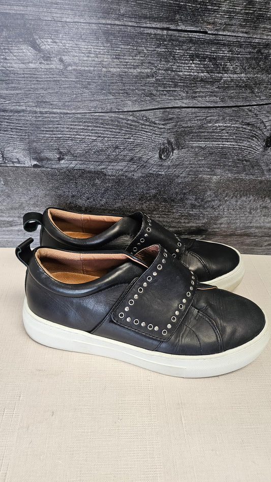 Mi Piaci Black Leather Sneaker (39)