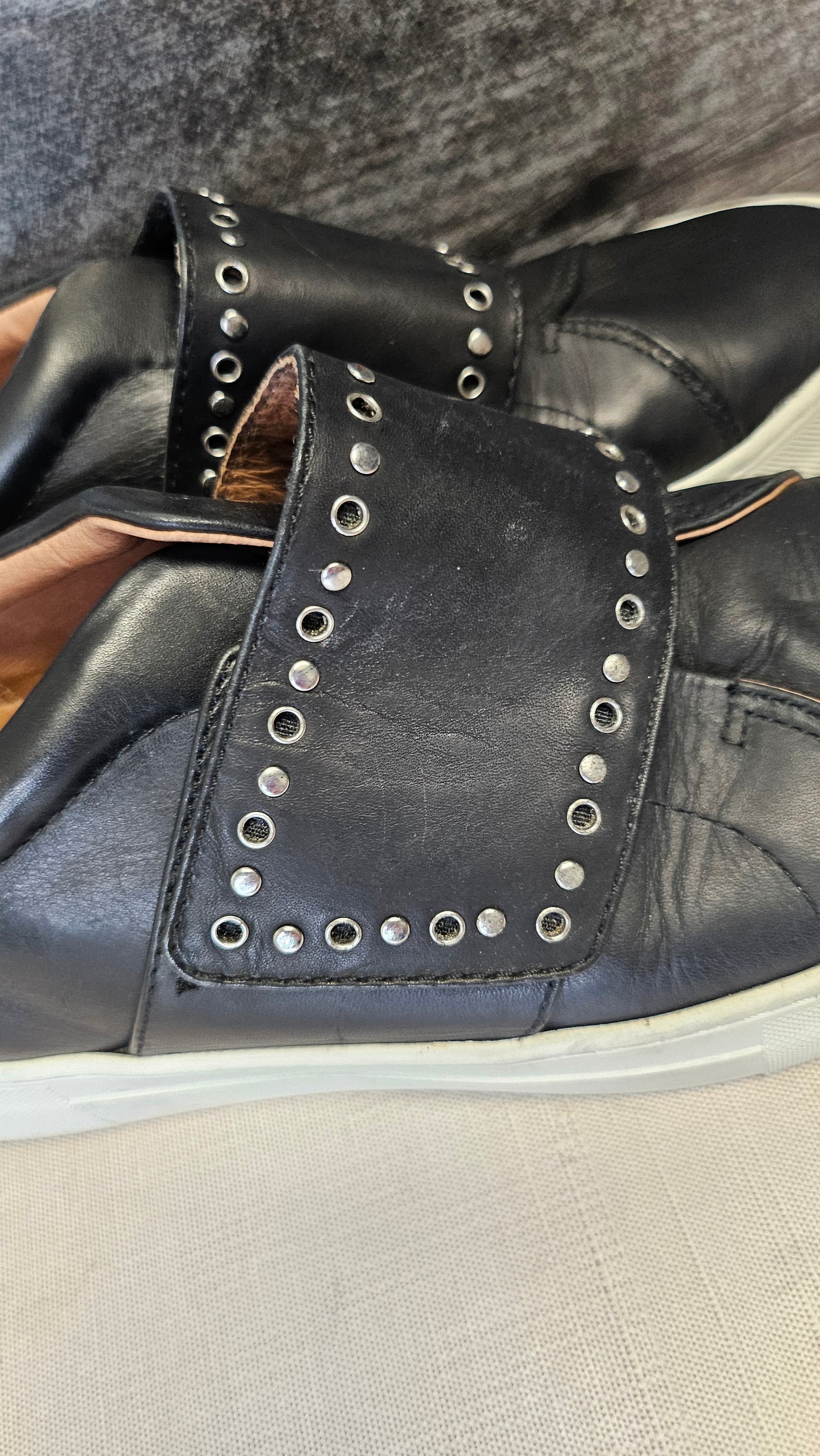 Mi Piaci Black Leather Sneaker (39)