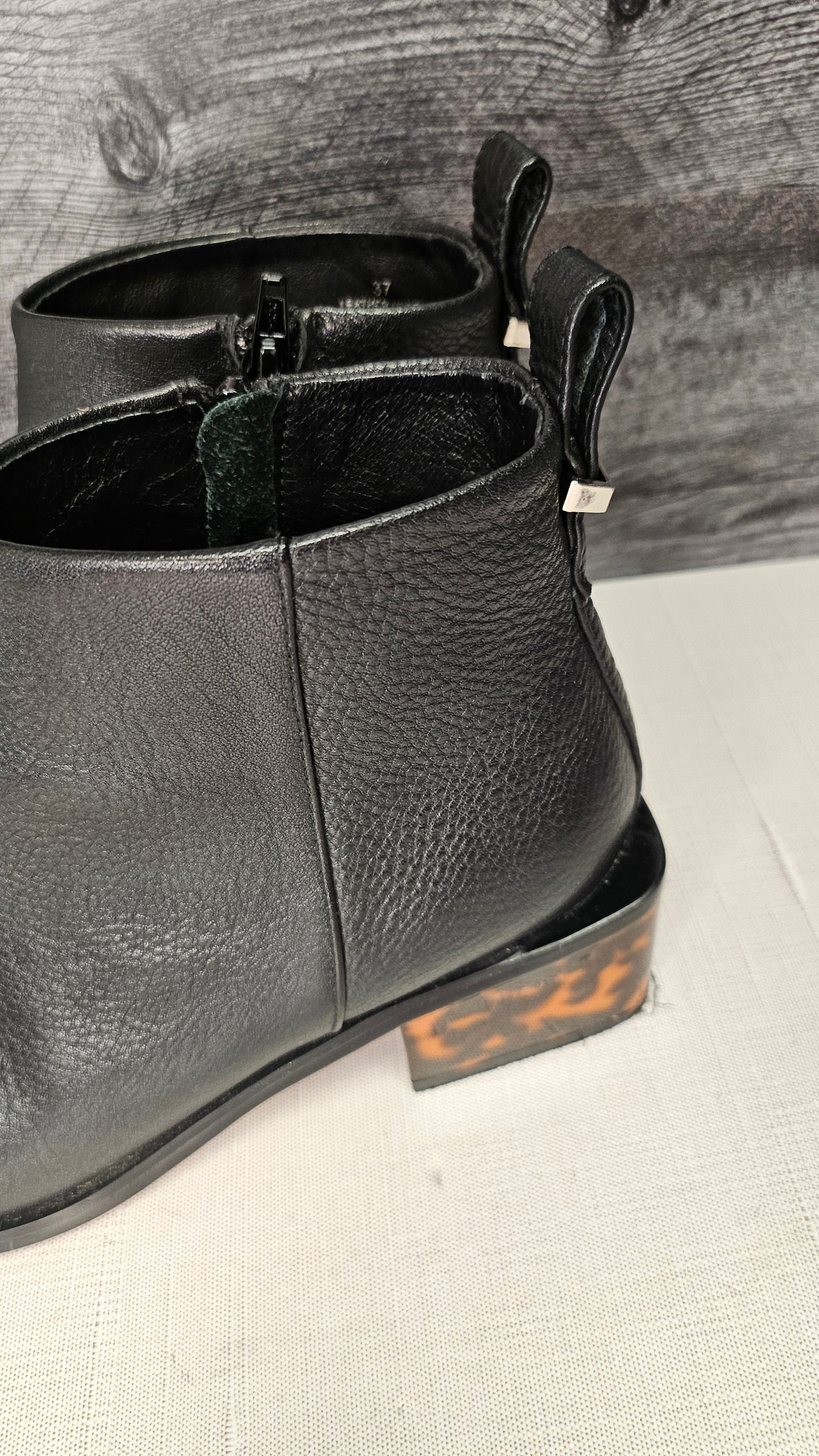 Mi Piaci Black Leather Ankle Boot (37)