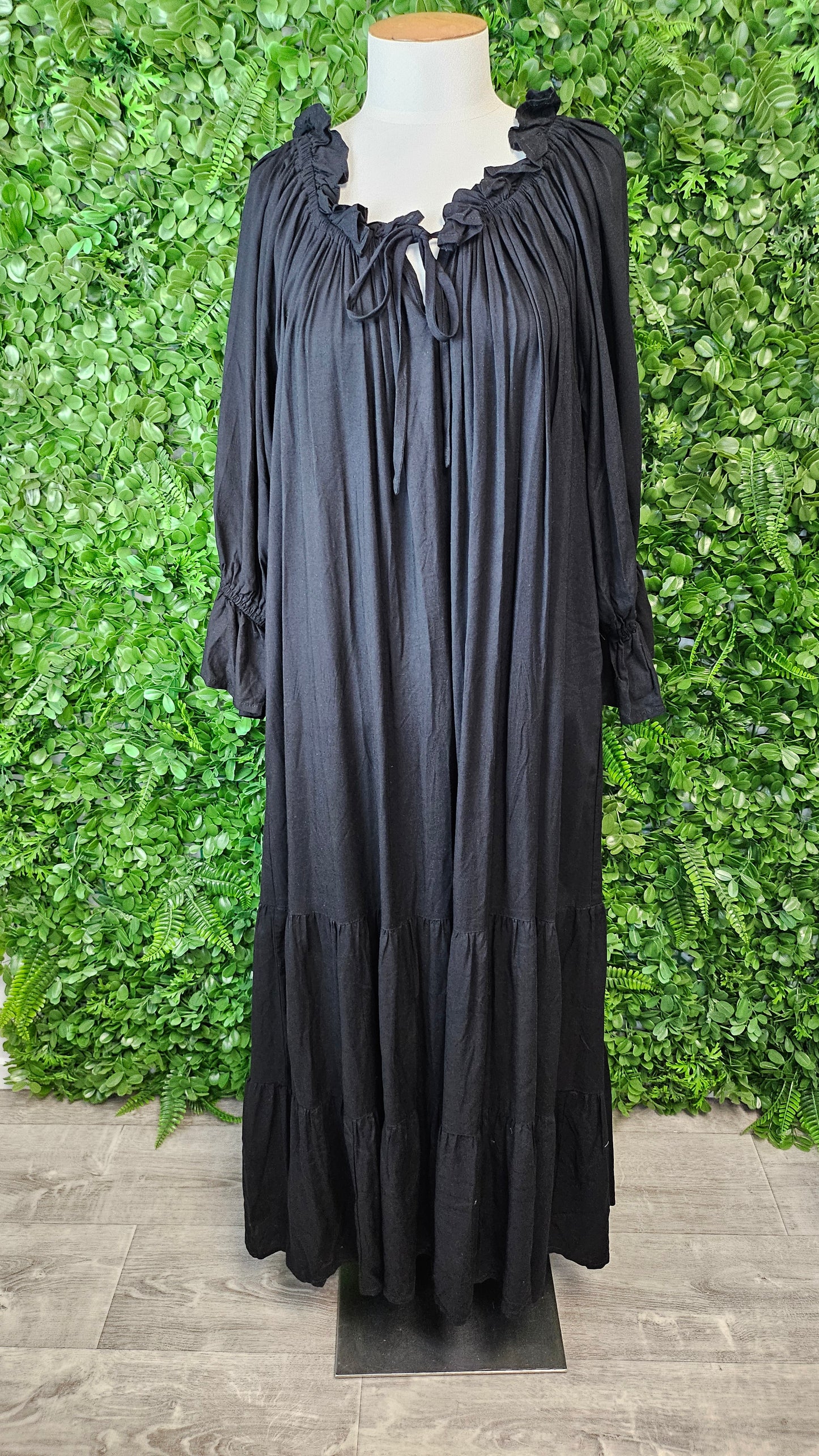 Isla-Maree Black Long Sleeve Maxi (18-20)