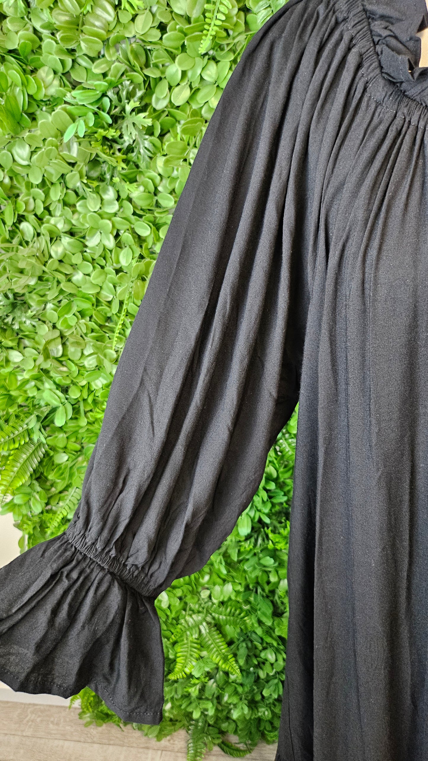 Isla-Maree Black Long Sleeve Maxi (18-20)