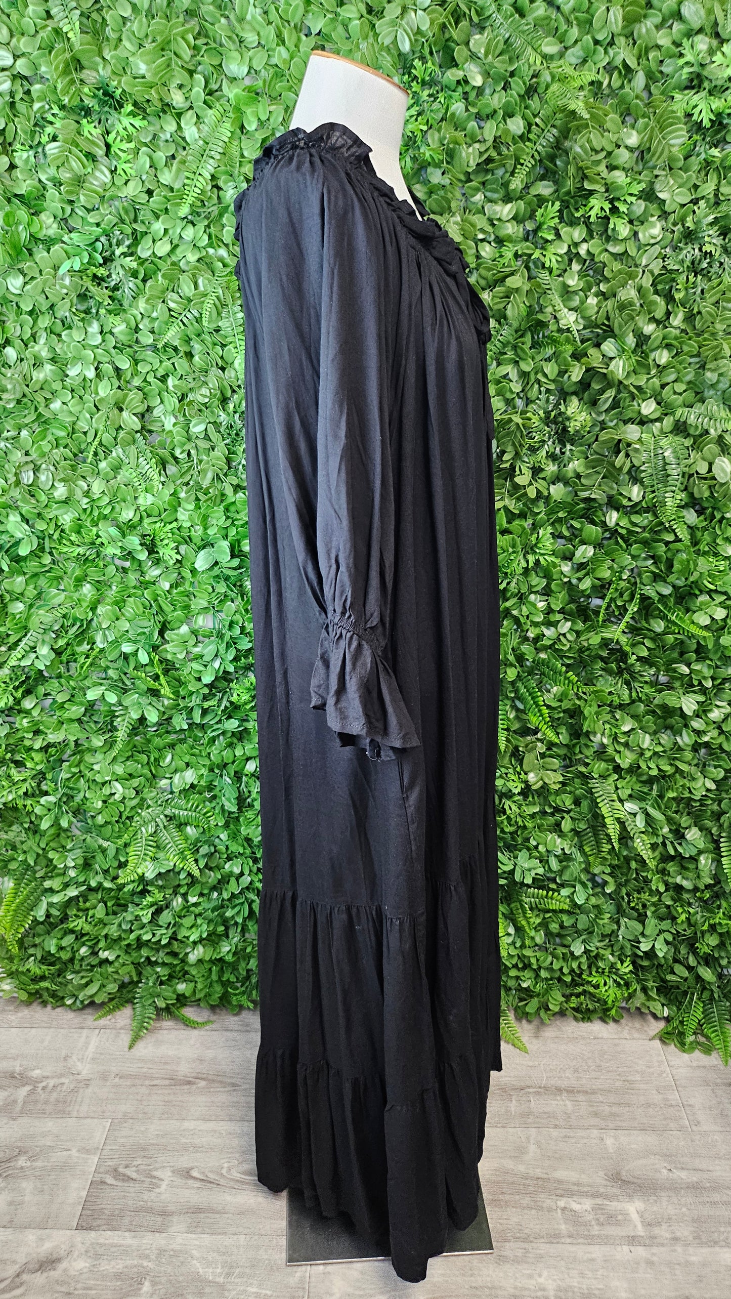 Isla-Maree Black Long Sleeve Maxi (18-20)