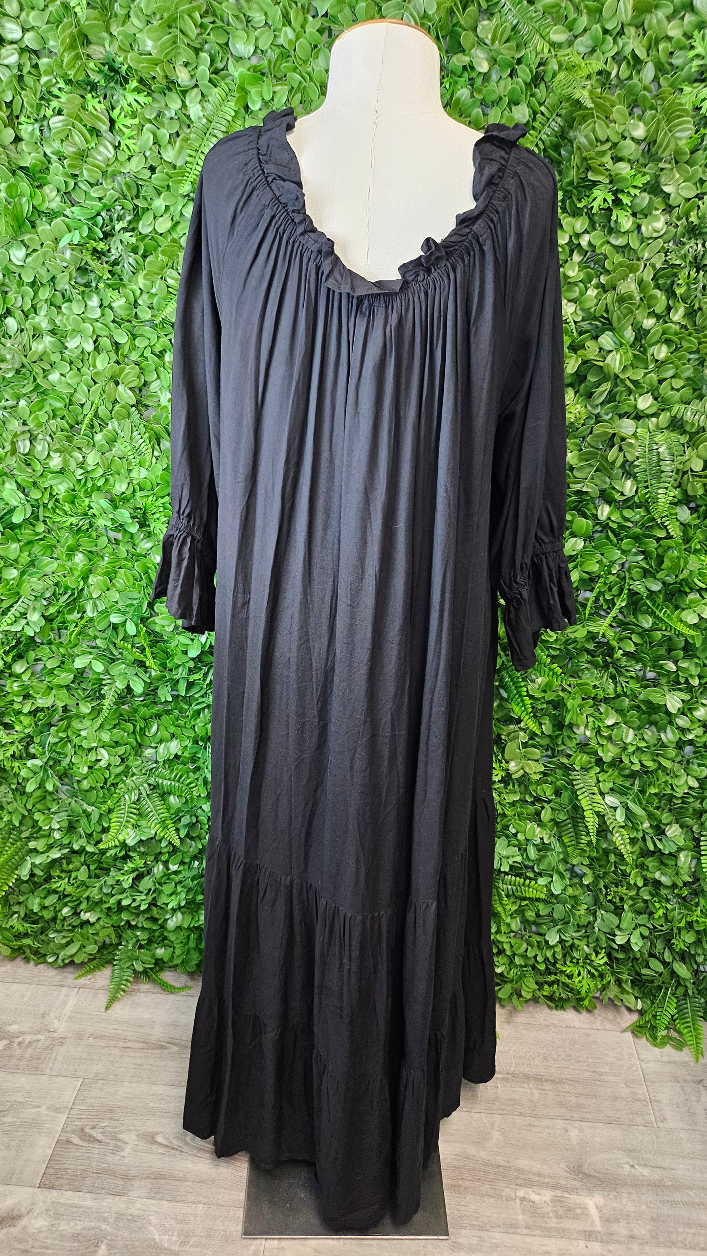 Isla-Maree Black Long Sleeve Maxi (18-20)