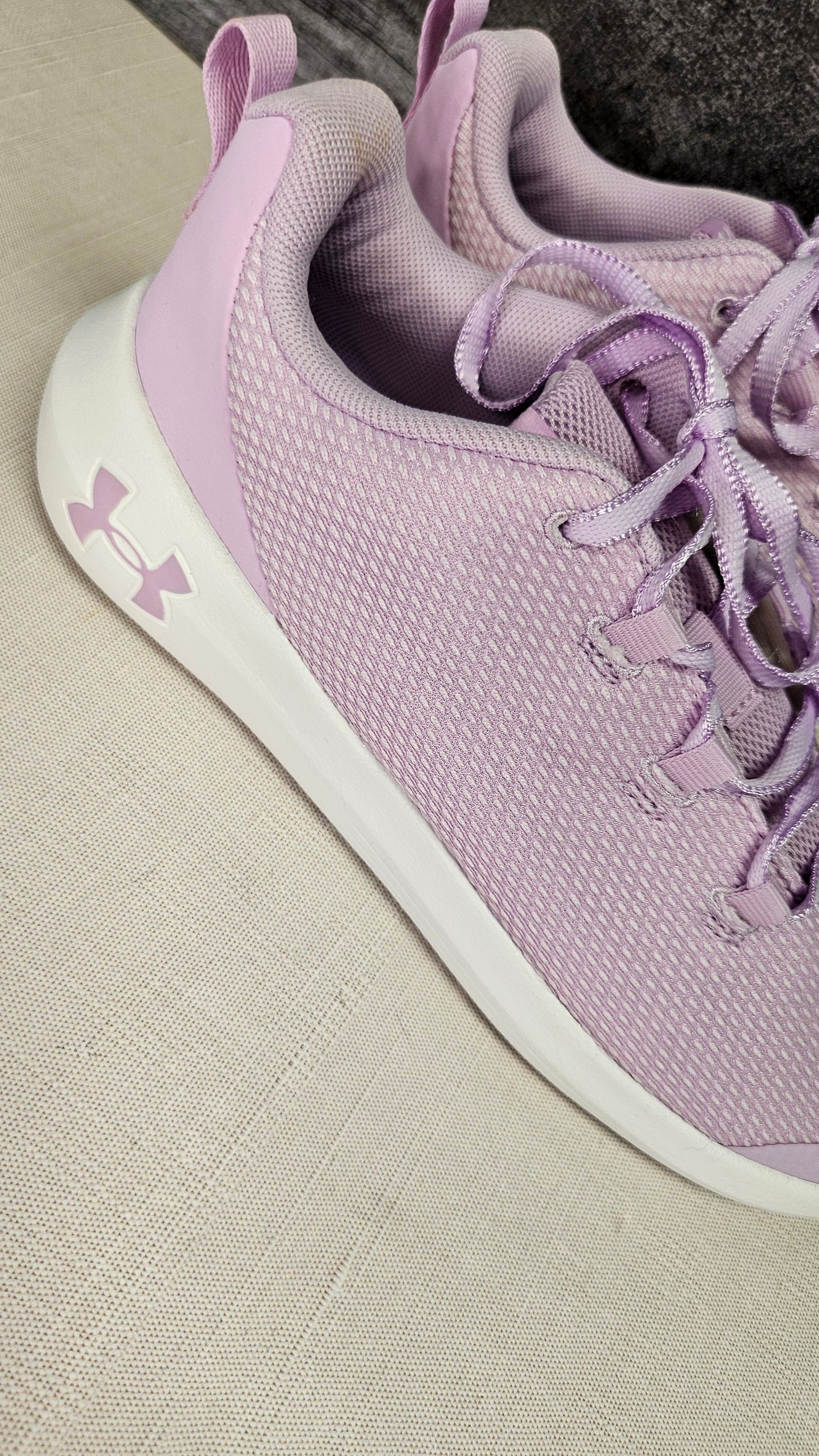 Under Armour Lavender Textured Mesh Sneaker (38.5)