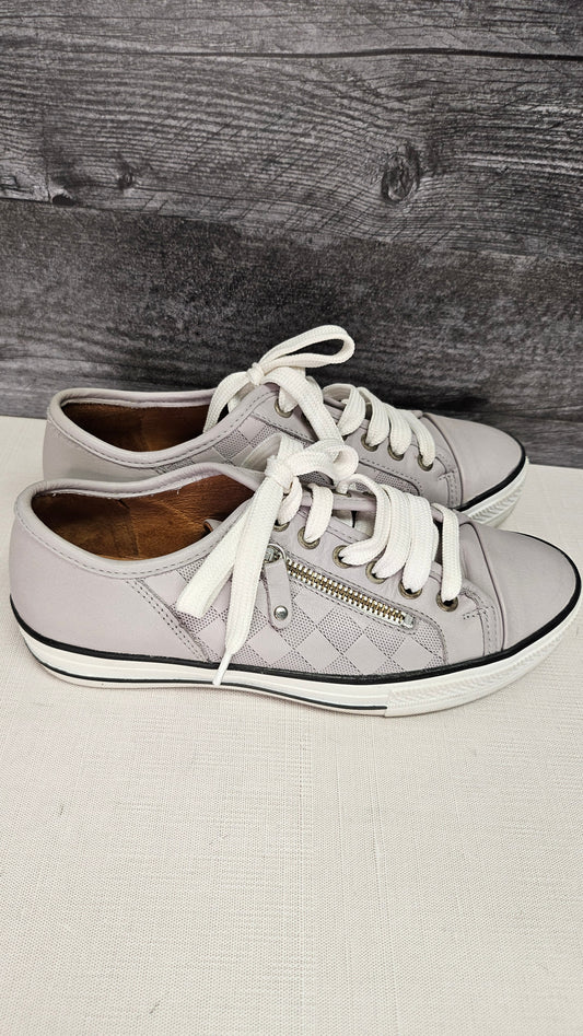 Hot Pulse Grey/Mauve Leather Sneaker (38)