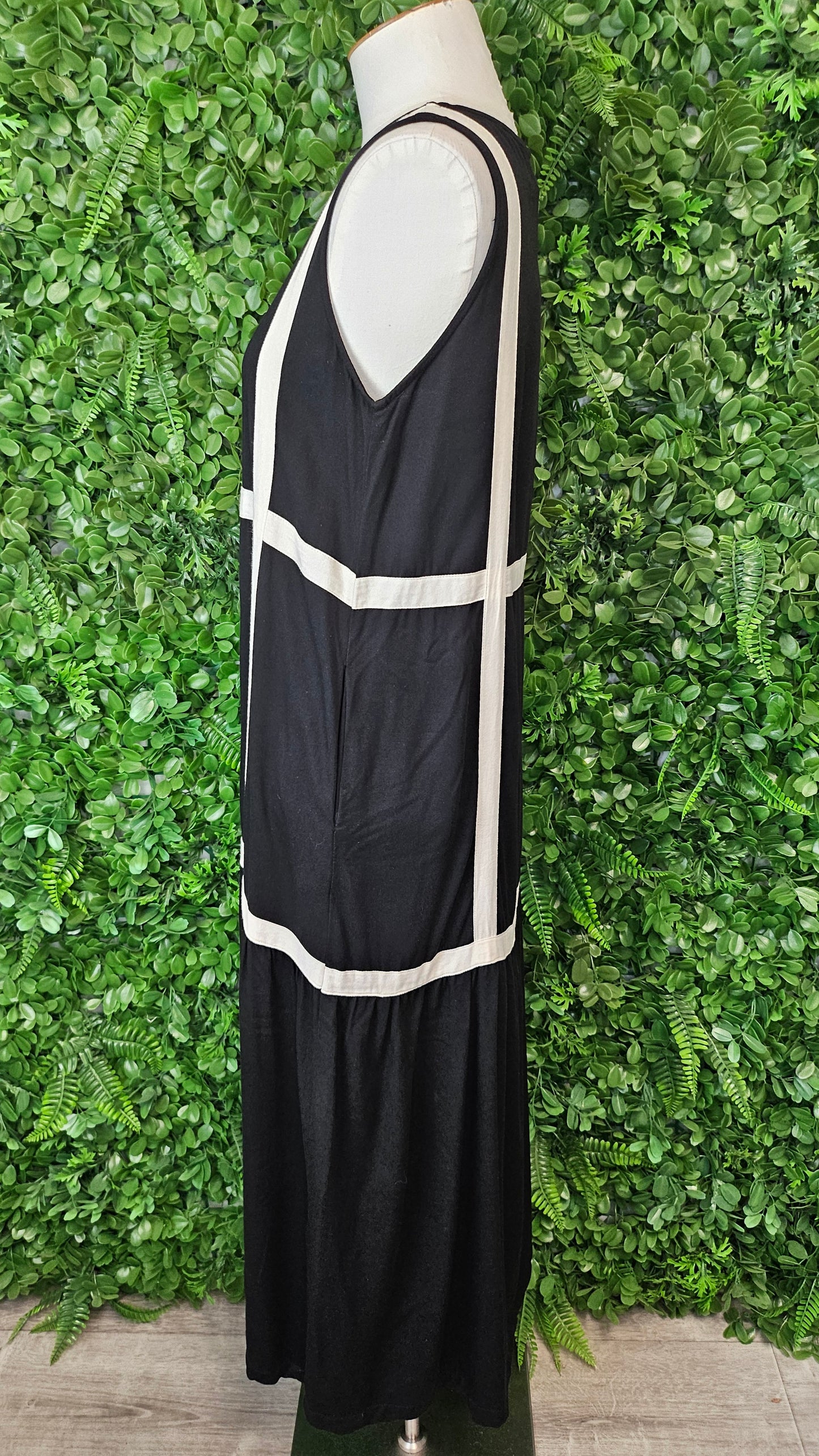 Two by Two Black/White Tori Dress (10-12)