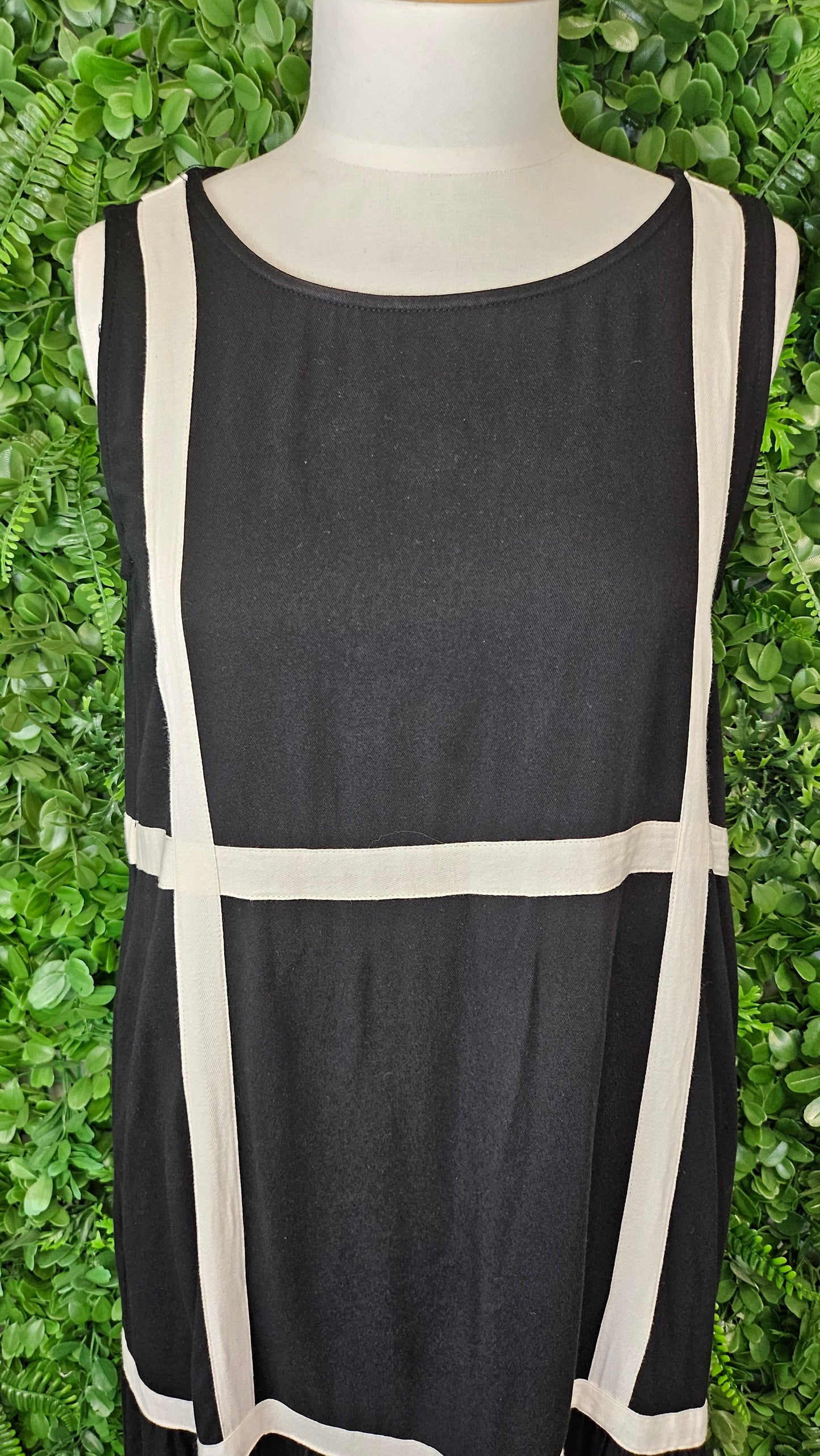 Two by Two Black/White Tori Dress (10-12)