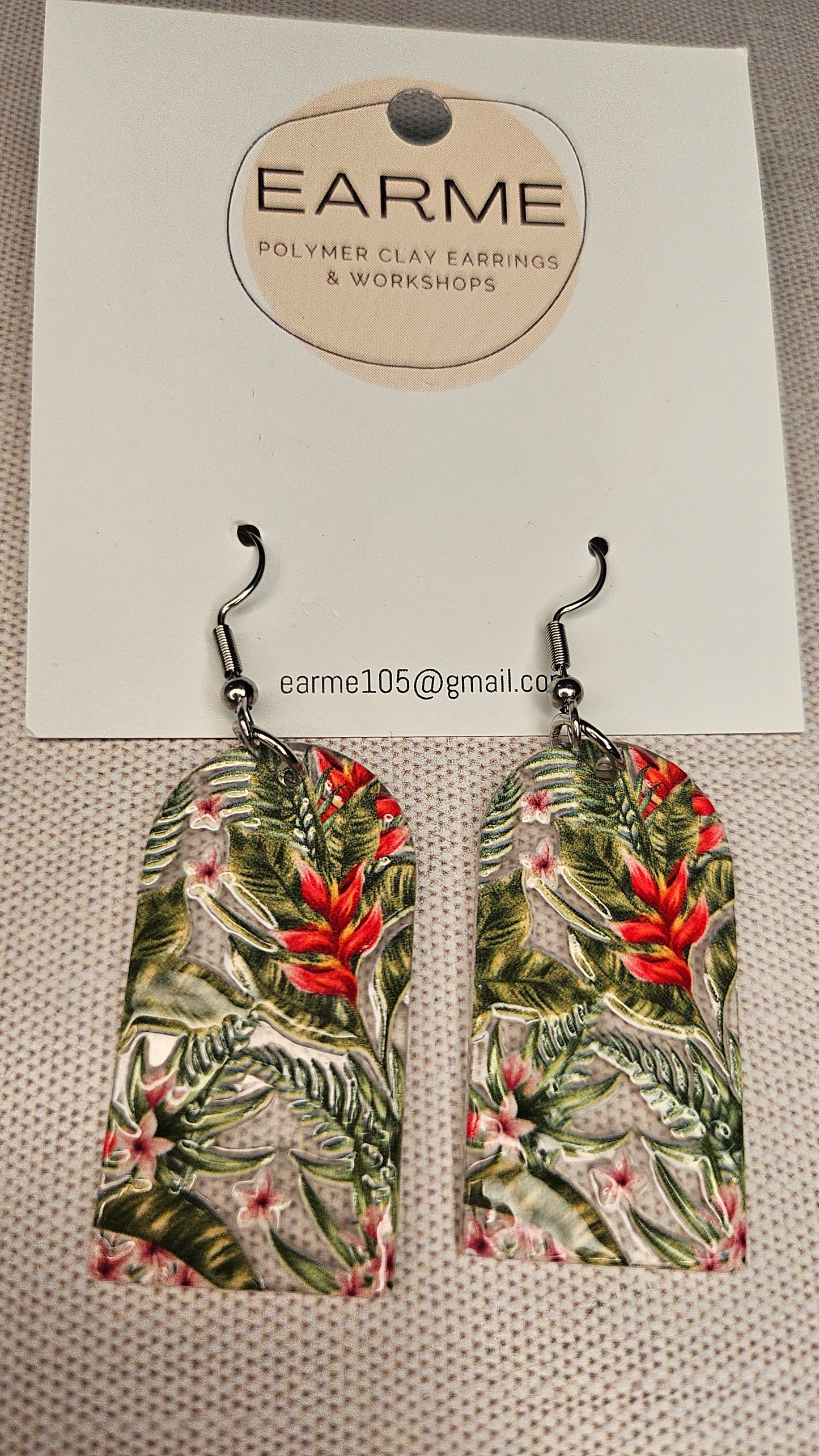 Earme  Floral Resin Earring BNWT