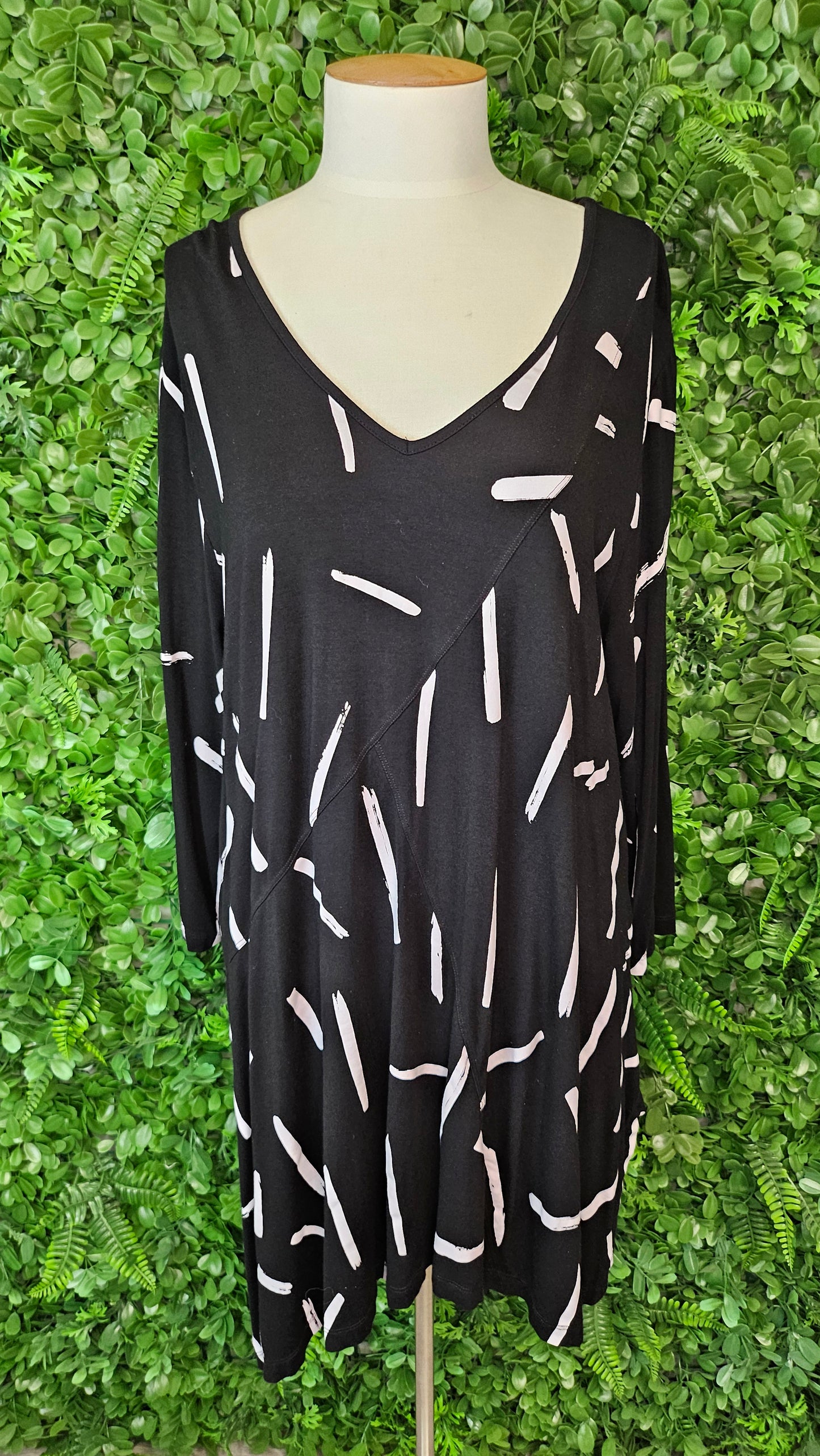 Pretty Basics Black/White Tunic Top (18)