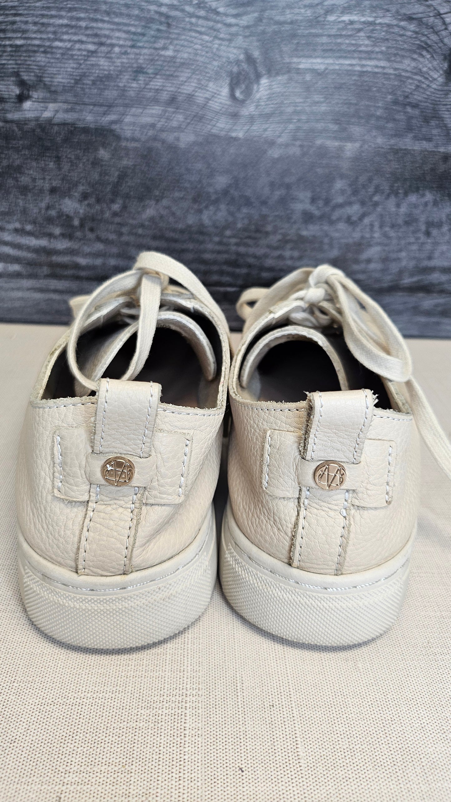 Massimmo Dutti Cream Leather Sneakers (37)