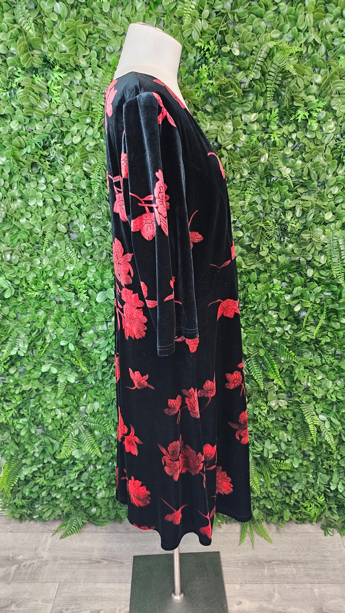 Sara Floral Velvet dress (18)