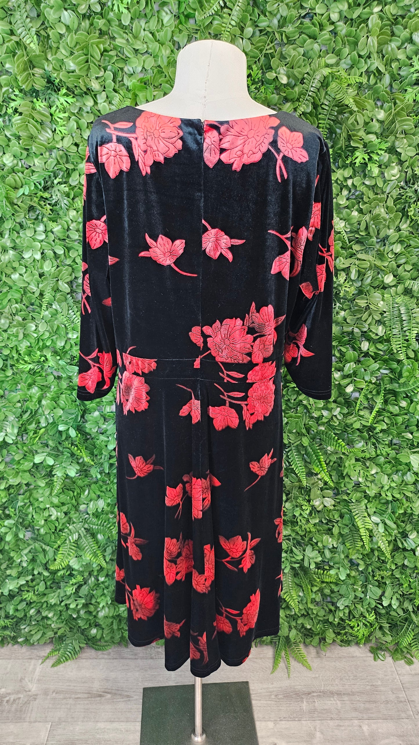 Sara Floral Velvet dress (18)