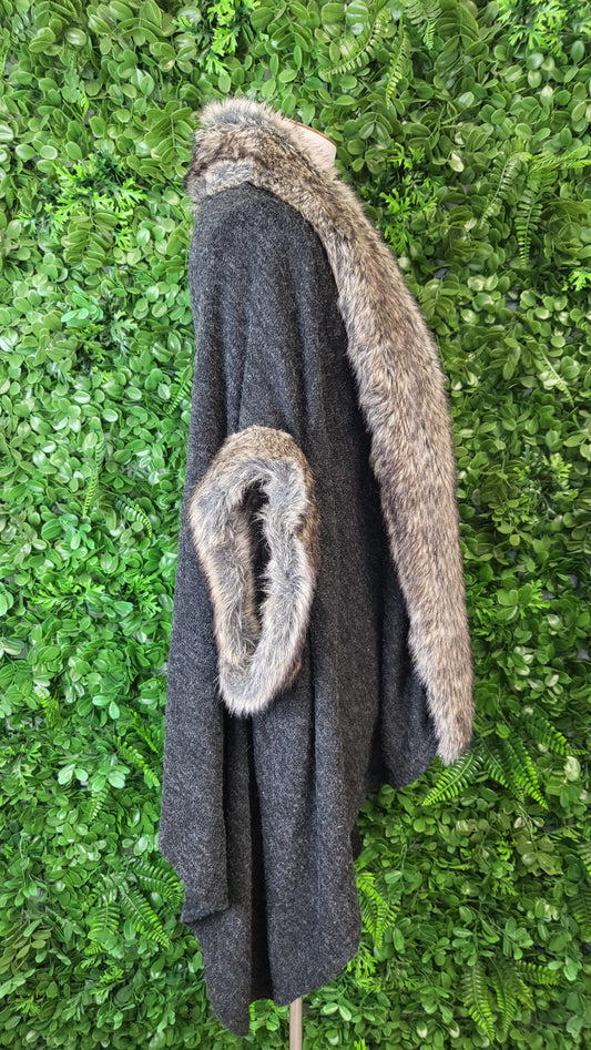 Vue Grey Faux Fur Trim Wrap (OSFM)