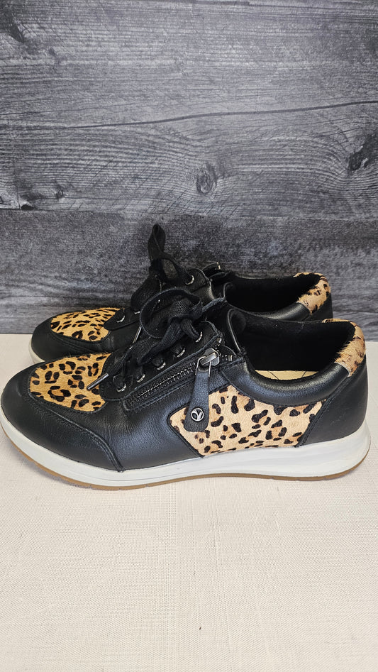 Revere Tan/Black Animal Print Sneaker (40)