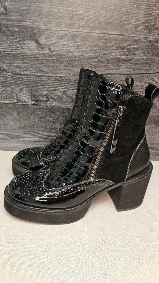 Minx Black Emmy Platform Boot (39)