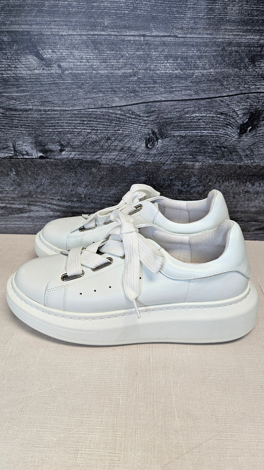 Charlie Rose White Leather Sneakers (40)
